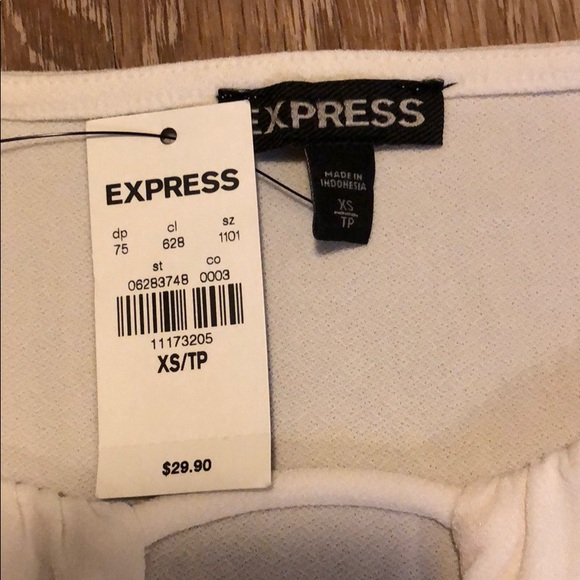 New with tags - White keyhole tank - Express - Picture 3 of 4